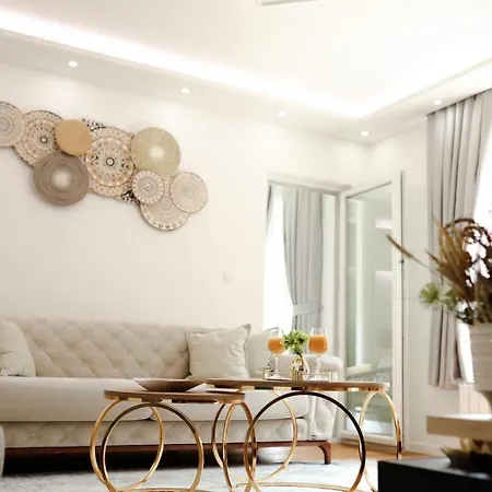 Fontana 1 Free Parking *