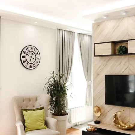 Fontana 1 Free Parking *