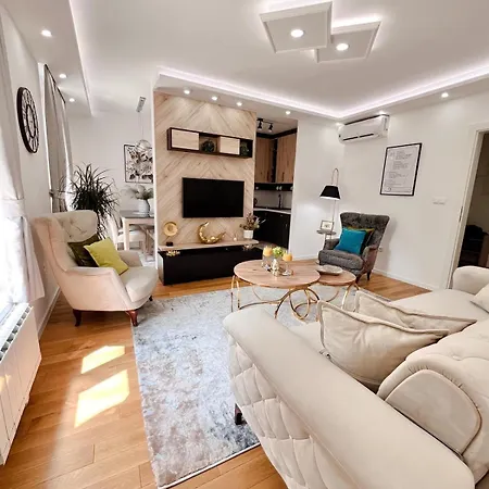 Fontana 1 Free Parking